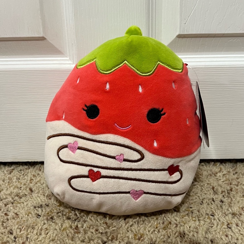 💗 Squishmallows - 8” Scarlet Strawberry Covered in Chocolate Plush - Picture 1 of 4